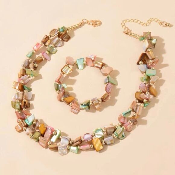 New Beautiful Layered Multicolor Shell Beaded Necklace Set - Picture 4 of 4